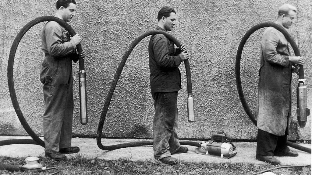 Historisches Bild der ersten Wacker Neuson Innenrüttler.