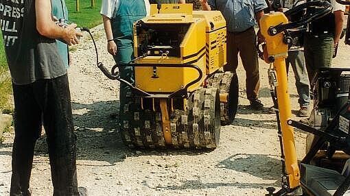 Primo rullo universale a giunto articolato RT820 in uso.