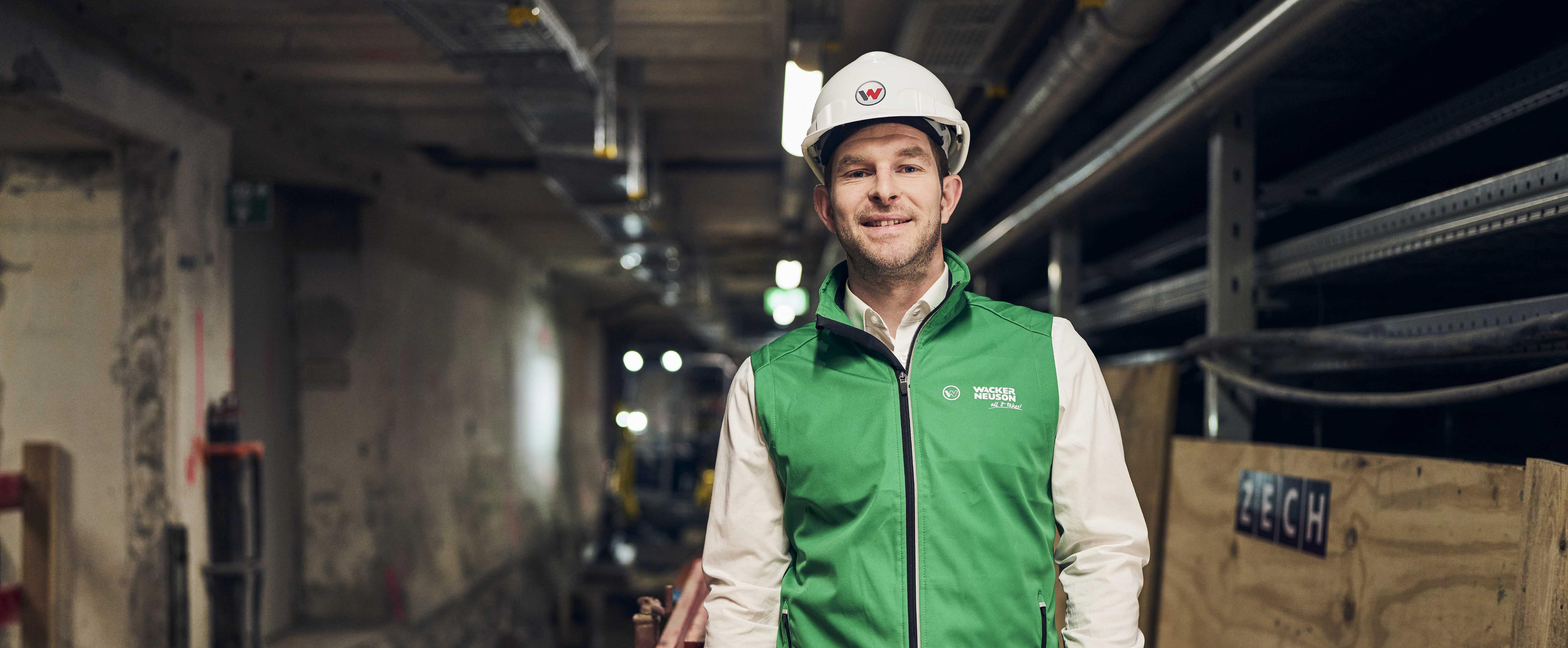 un homme sur un chantier