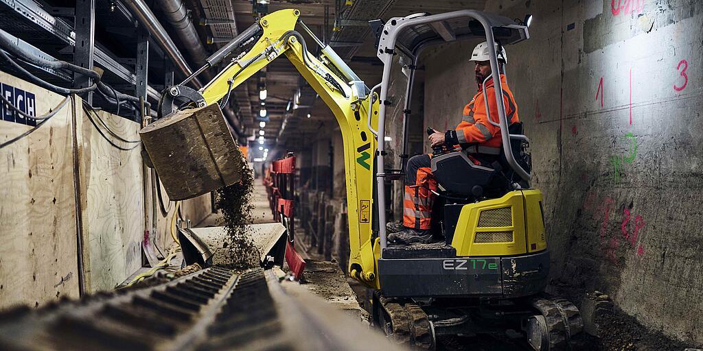 Elektrischer Bagger in Action