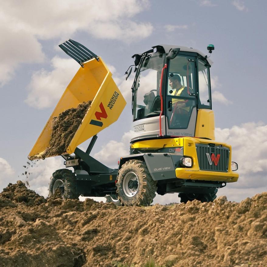 dumper con sedile girevole in un cantiere